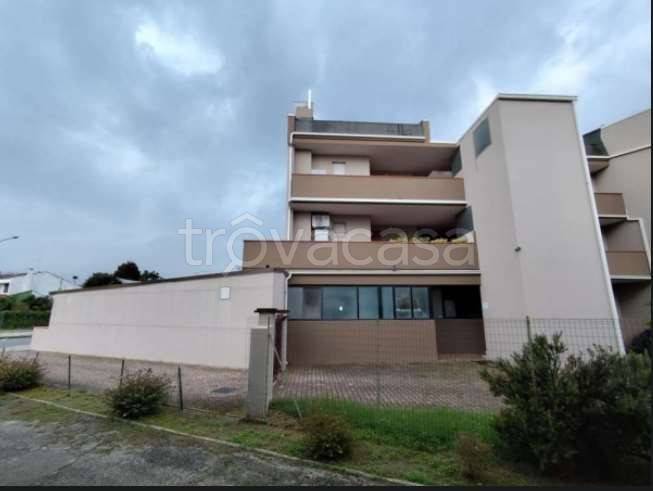 negozio in vendita a Comacchio in zona Lido delle Nazioni