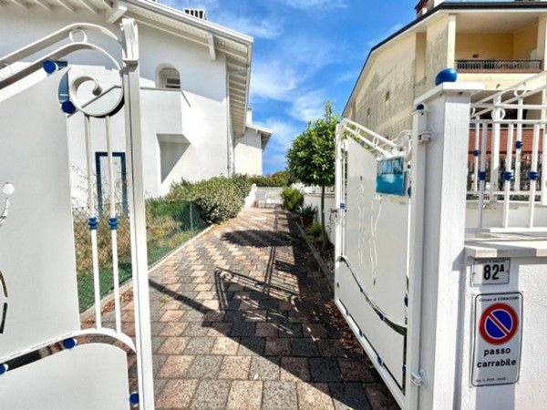 casa indipendente in vendita a Comacchio in zona Lido degli Estensi