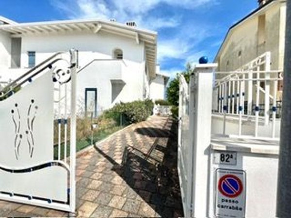 casa indipendente in vendita a Comacchio in zona Lido degli Estensi