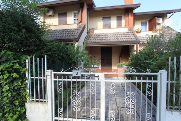 casa indipendente in vendita a Comacchio in zona Lido degli Scacchi