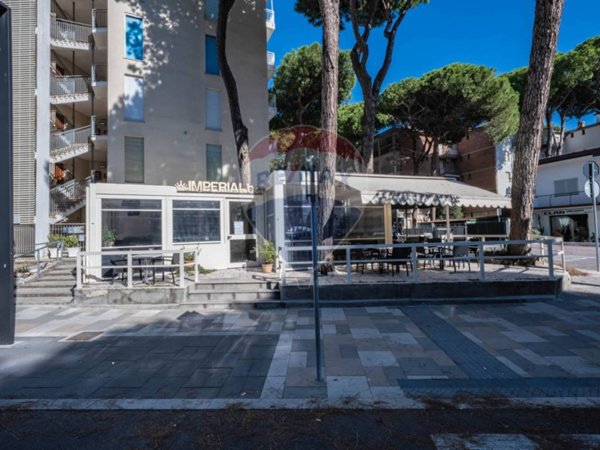 negozio in vendita a Comacchio in zona Lido degli Estensi