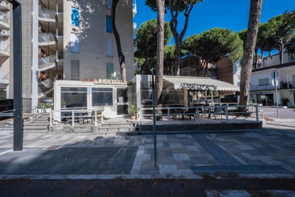 negozio in vendita a Comacchio in zona Lido degli Estensi