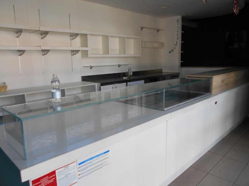 negozio in vendita a Comacchio in zona Lido degli Estensi