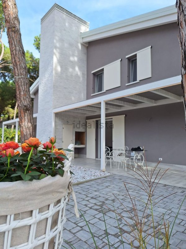 casa indipendente in vendita a Comacchio in zona Lido di Spina