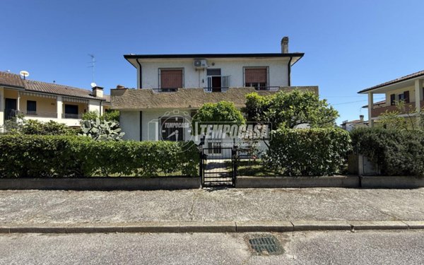 appartamento in vendita a Comacchio in zona Lido degli Estensi