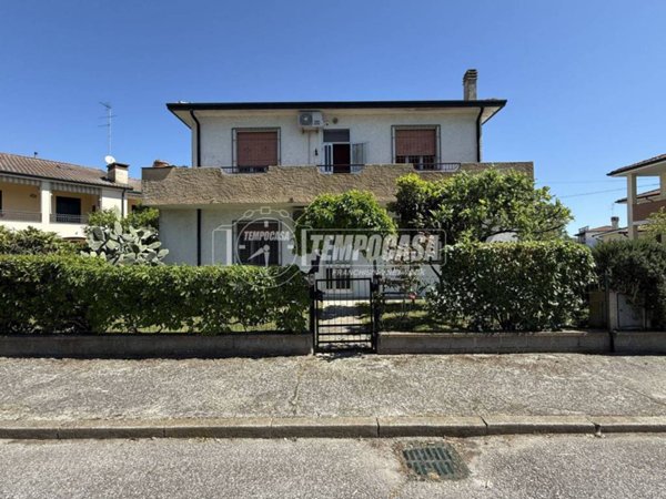 appartamento in vendita a Comacchio in zona Porto Garibaldi