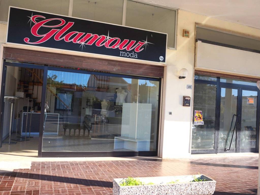 negozio in vendita a Comacchio in zona Lido delle Nazioni