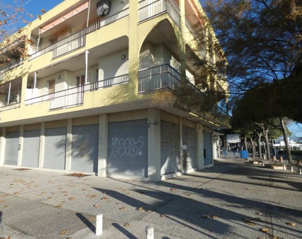 negozio in vendita a Comacchio in zona Lido delle Nazioni