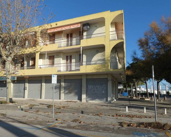 negozio in vendita a Comacchio in zona Lido delle Nazioni