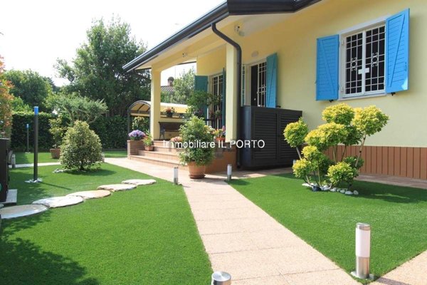 casa indipendente in vendita a Comacchio in zona Lido delle Nazioni