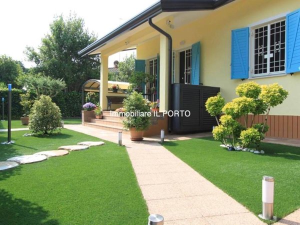 casa indipendente in vendita a Comacchio in zona Lido delle Nazioni