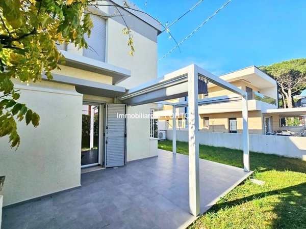 casa indipendente in vendita a Comacchio in zona Lido degli Estensi