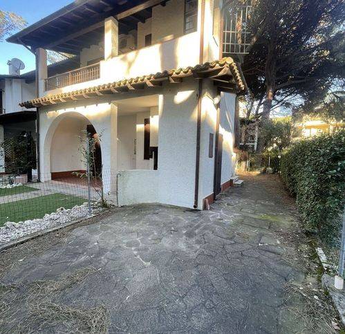 casa indipendente in vendita a Comacchio in zona Lido di Spina