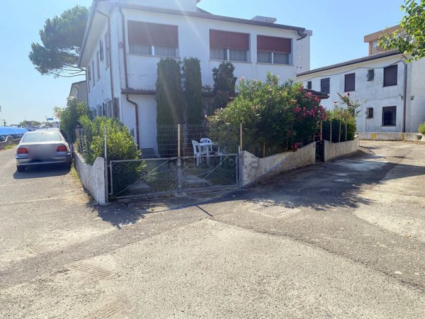 casa indipendente in vendita a Comacchio in zona Lido degli Scacchi