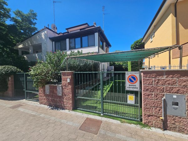 casa indipendente in vendita a Comacchio in zona Lido degli Estensi