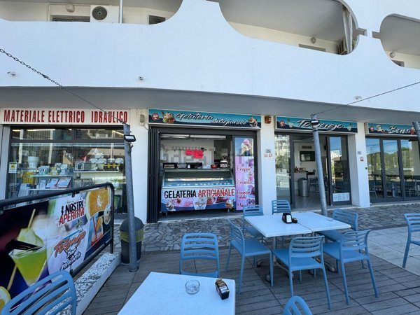 negozio in vendita a Comacchio in zona Lido delle Nazioni