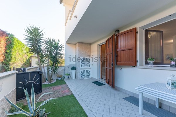 casa indipendente in vendita a Comacchio in zona Lido degli Estensi