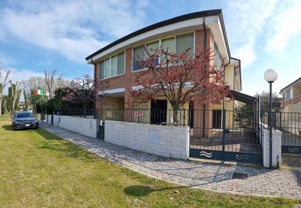 casa indipendente in vendita a Comacchio in zona Lido degli Scacchi