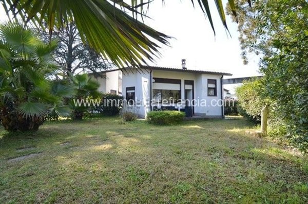 casa indipendente in vendita a Comacchio in zona Lido delle Nazioni