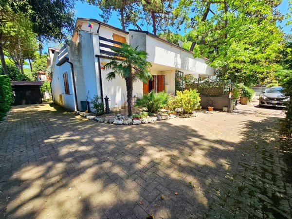 casa indipendente in vendita a Comacchio in zona Lido degli Estensi