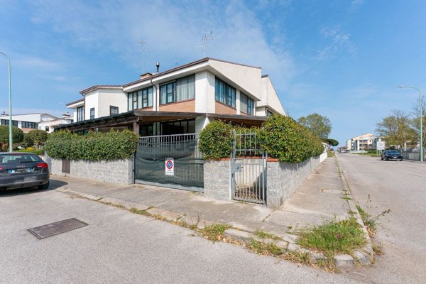 casa indipendente in vendita a Comacchio in zona Porto Garibaldi