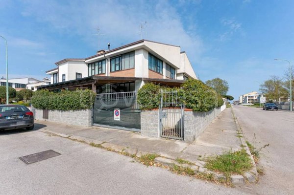 casa indipendente in vendita a Comacchio in zona Porto Garibaldi