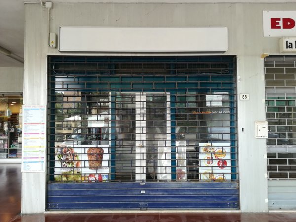 negozio in vendita a Comacchio in zona Lido degli Estensi