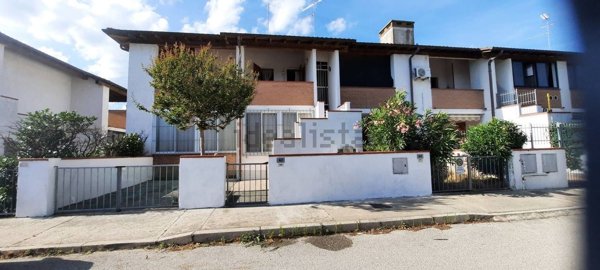 casa indipendente in vendita a Comacchio in zona Lido degli Estensi