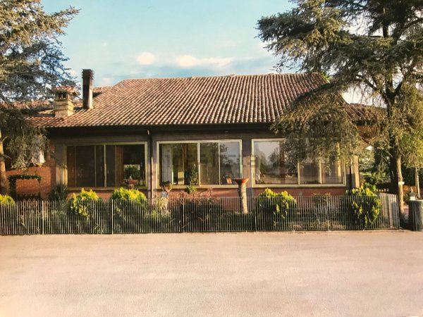 locale commerciale in vendita a Comacchio in zona Vaccolino