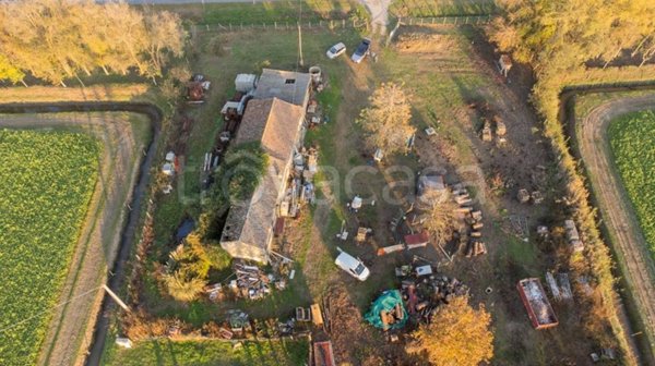 casa indipendente in vendita a Comacchio in zona Lido di Spina