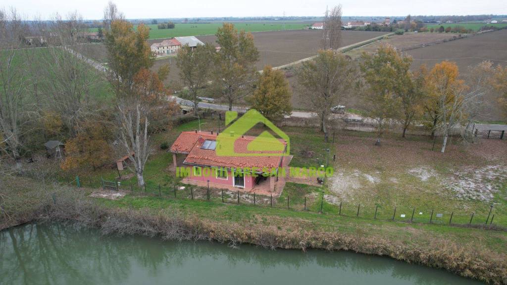 negozio in vendita a Comacchio