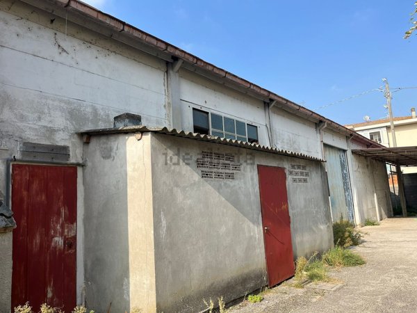 capannone in vendita a Comacchio