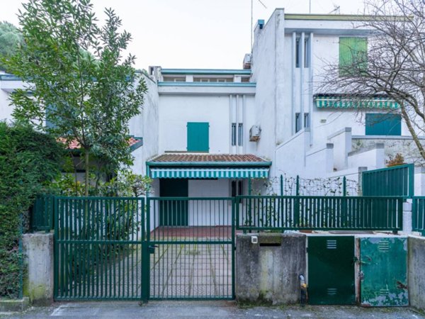 casa indipendente in vendita a Comacchio in zona Lido degli Estensi