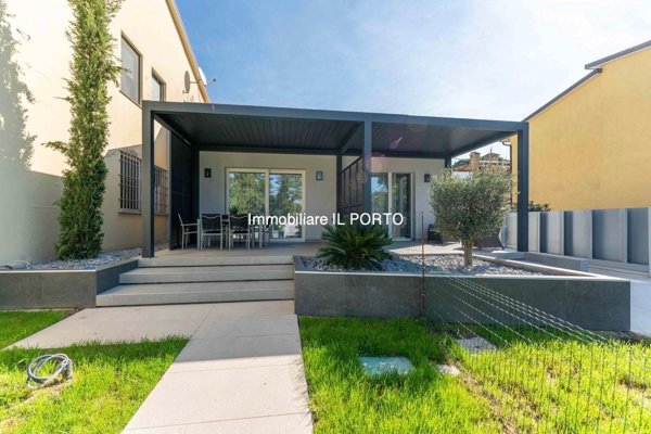 casa indipendente in vendita a Comacchio in zona Lido degli Estensi