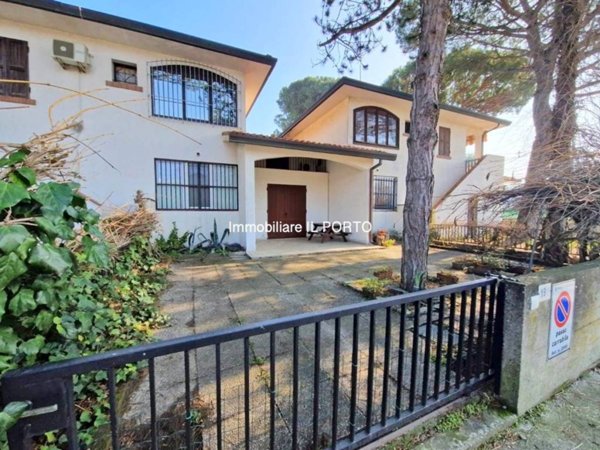 casa indipendente in vendita a Comacchio in zona Lido degli Estensi