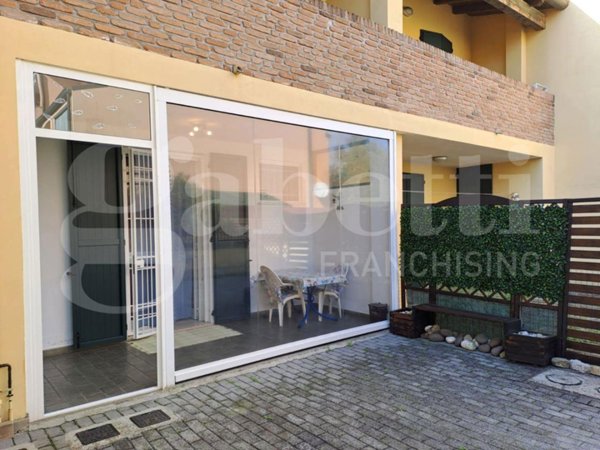 casa indipendente in vendita a Comacchio in zona Lido degli Estensi