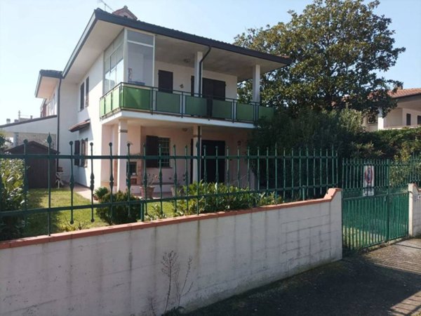 appartamento in vendita a Comacchio in zona Lido degli Scacchi