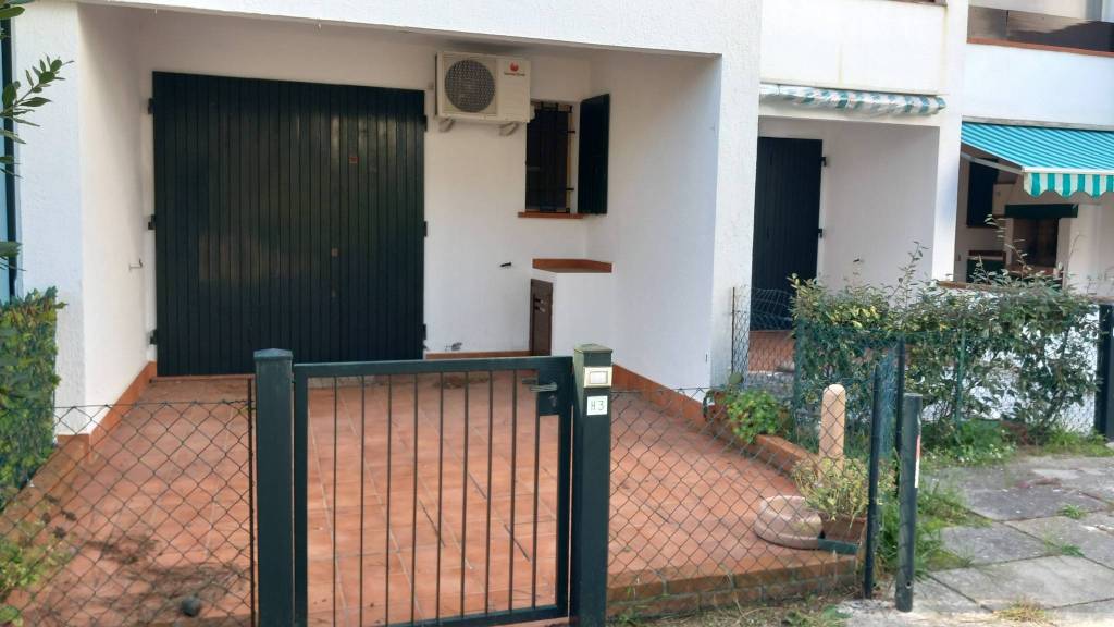 casa indipendente in vendita a Comacchio in zona Lido di Spina