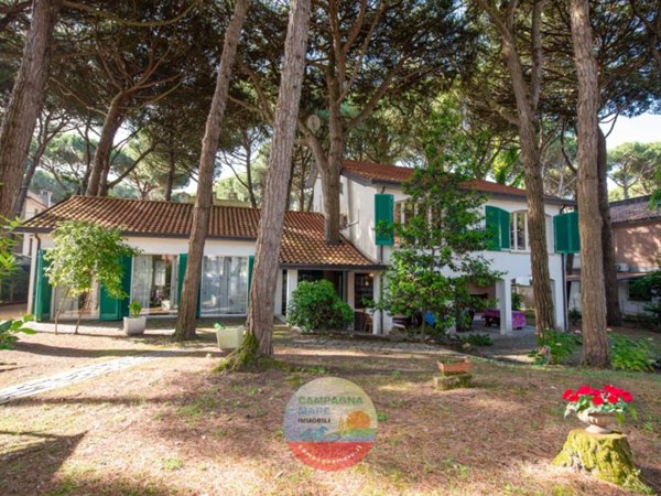 casa indipendente in vendita a Comacchio in zona Lido degli Estensi