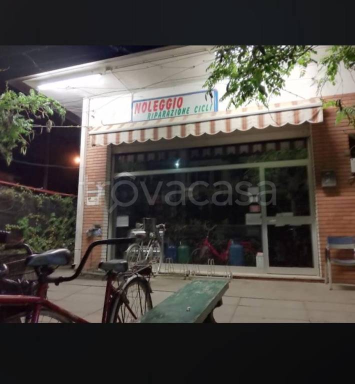 negozio in vendita a Comacchio in zona Lido di Spina