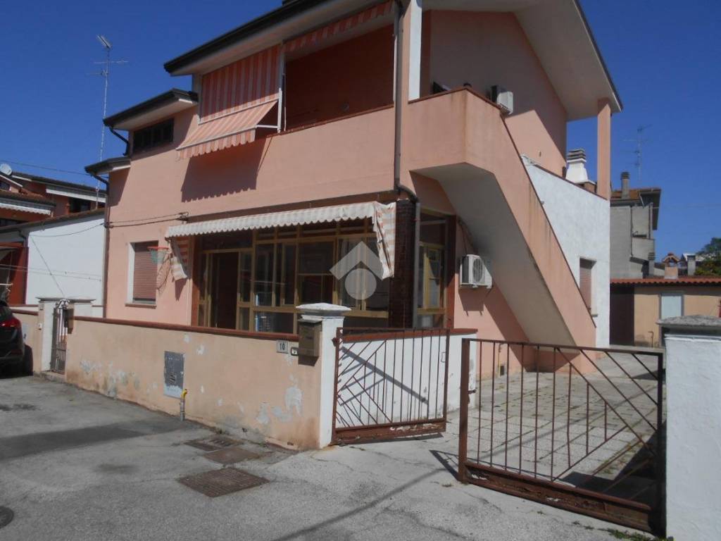 appartamento in vendita a Comacchio in zona Porto Garibaldi