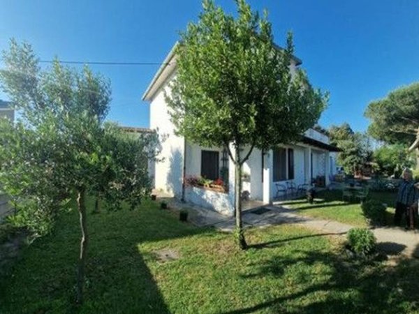 casa indipendente in vendita a Comacchio in zona Volania