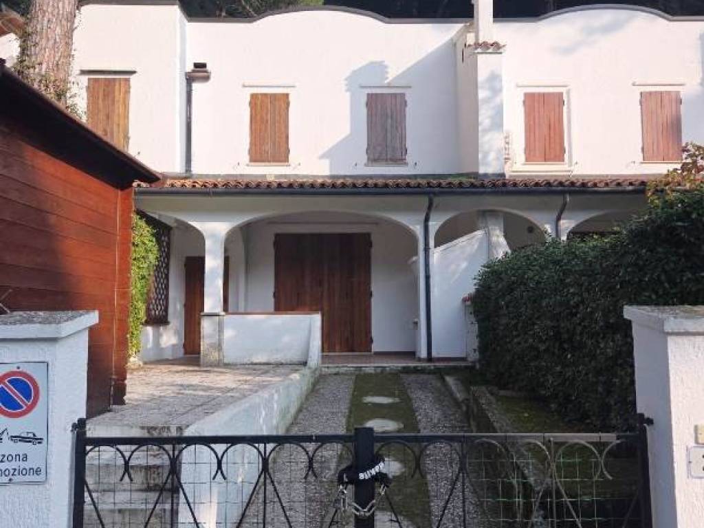 ufficio in vendita a Comacchio in zona Lido di Spina