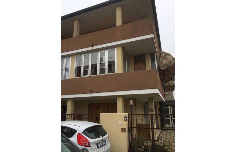 intera palazzina in vendita a Comacchio in zona Porto Garibaldi