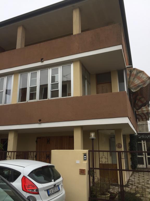 intera palazzina in vendita a Comacchio in zona Porto Garibaldi