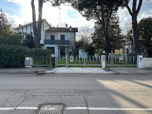 casa indipendente in vendita a Comacchio in zona Lido degli Estensi