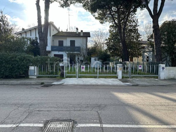 casa indipendente in vendita a Comacchio in zona Lido degli Estensi