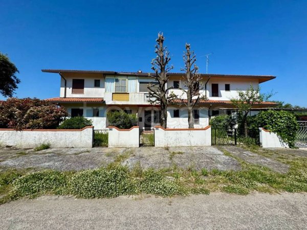 casa indipendente in vendita a Comacchio in zona Lido degli Scacchi