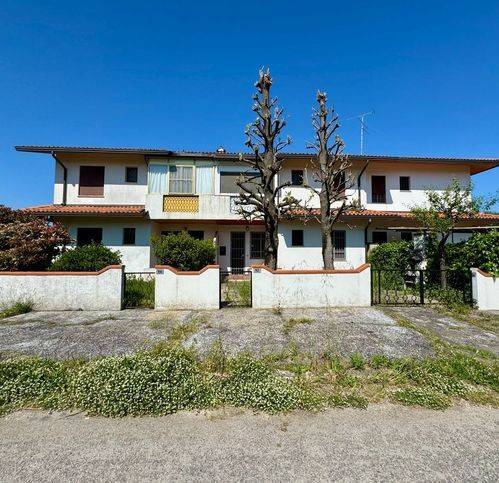 casa indipendente in vendita a Comacchio in zona Lido degli Scacchi
