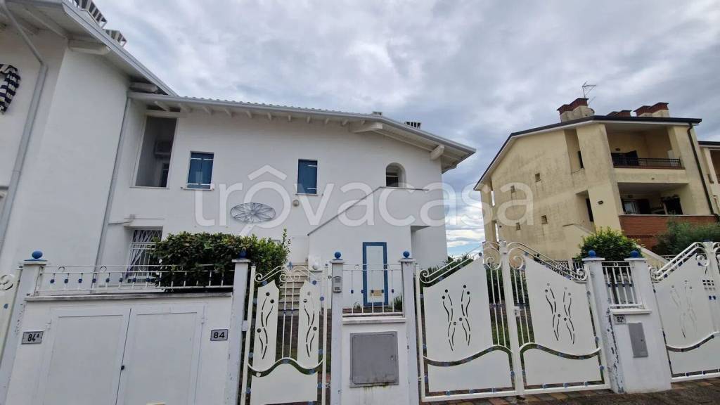 casa indipendente in vendita a Comacchio in zona Lido degli Estensi